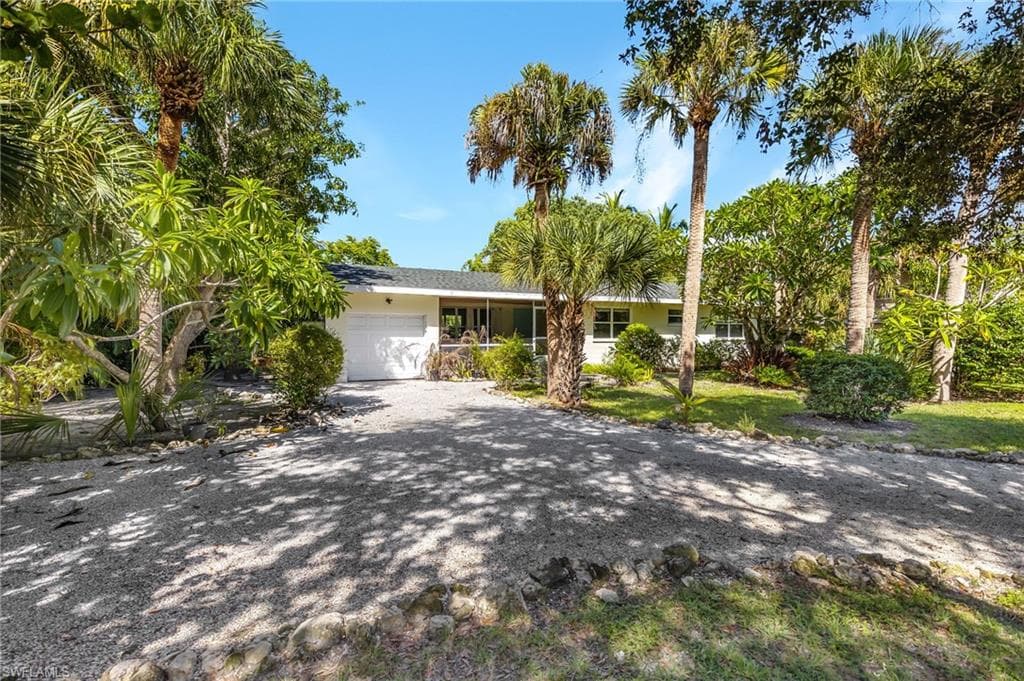 3902 Coquina DR SANIBEL, FL 33957