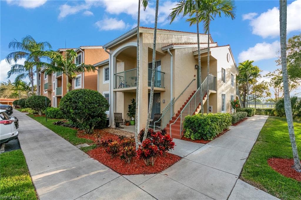 1180 Wildwood Lakes BLVD 208 NAPLES, FL 34104