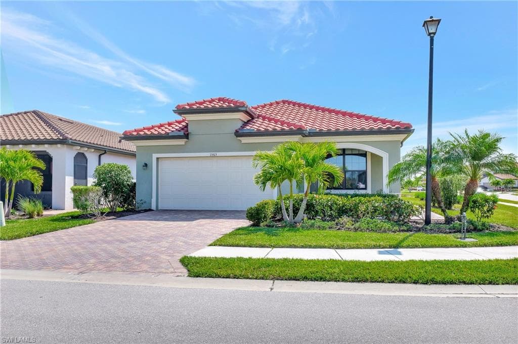 1563 Santiago CIR NAPLES, FL 34113