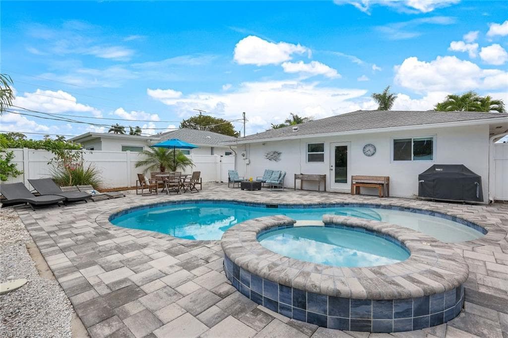 791 94th AVE N NAPLES, FL 34108