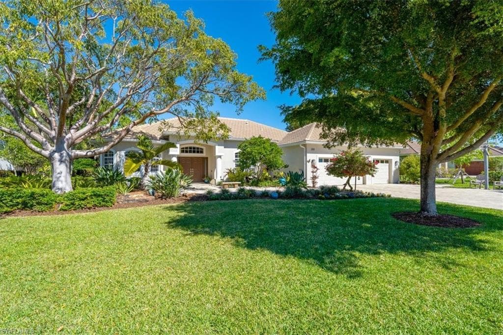 2121 Imperial CIR NAPLES, FL 34110