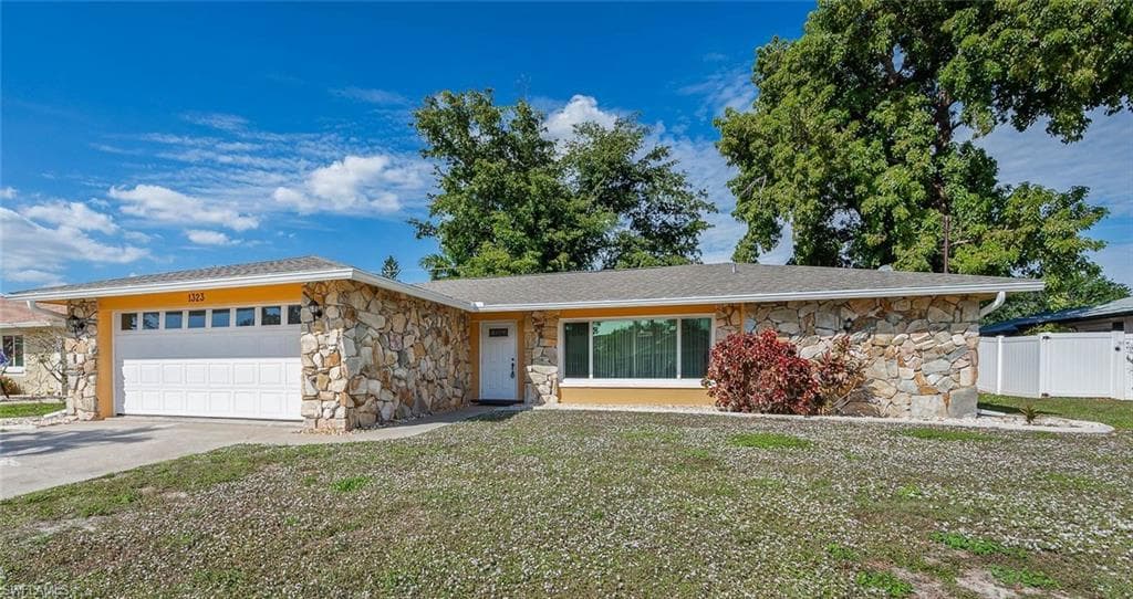 1323 SE 44th TER CAPE CORAL, FL 33904