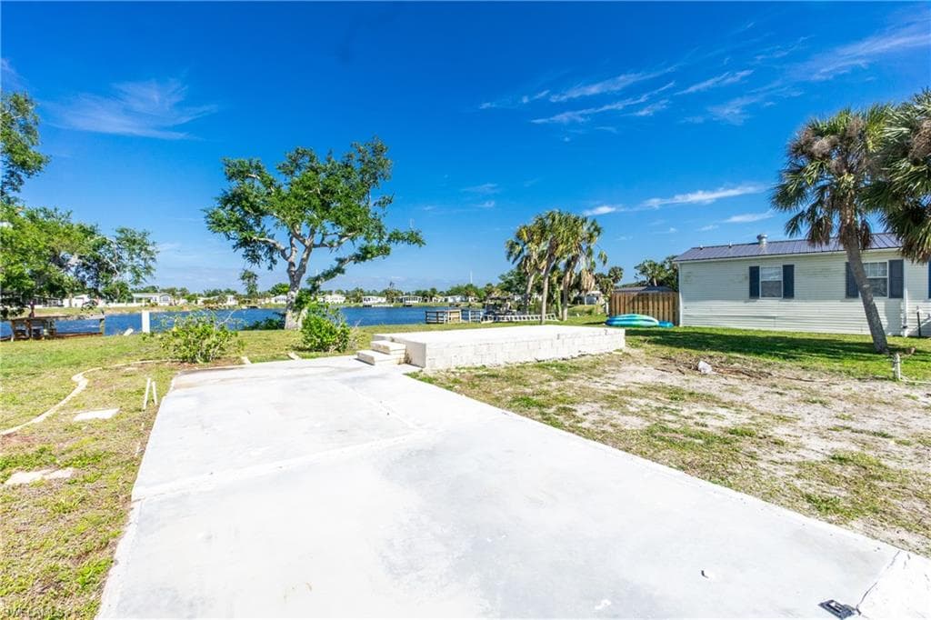 6330 Bob White DR ENGLEWOOD, FL 34224
