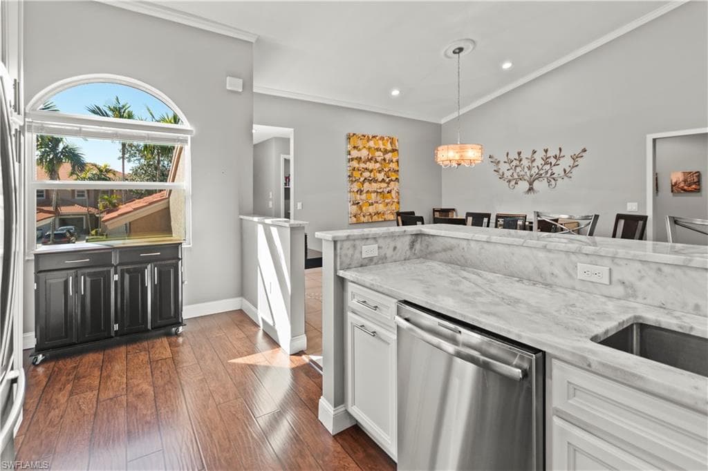 6835 Huntington Lakes CIR 201 NAPLES, FL 34119