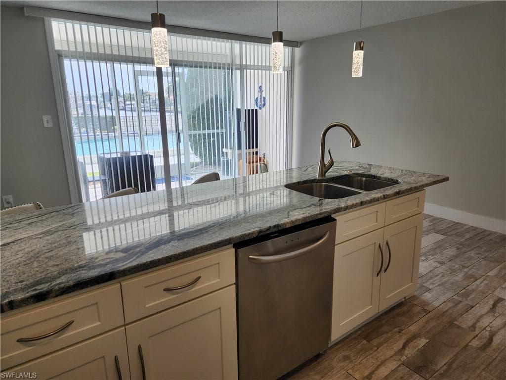 330 Tudor DR 106 CAPE CORAL, FL 33904