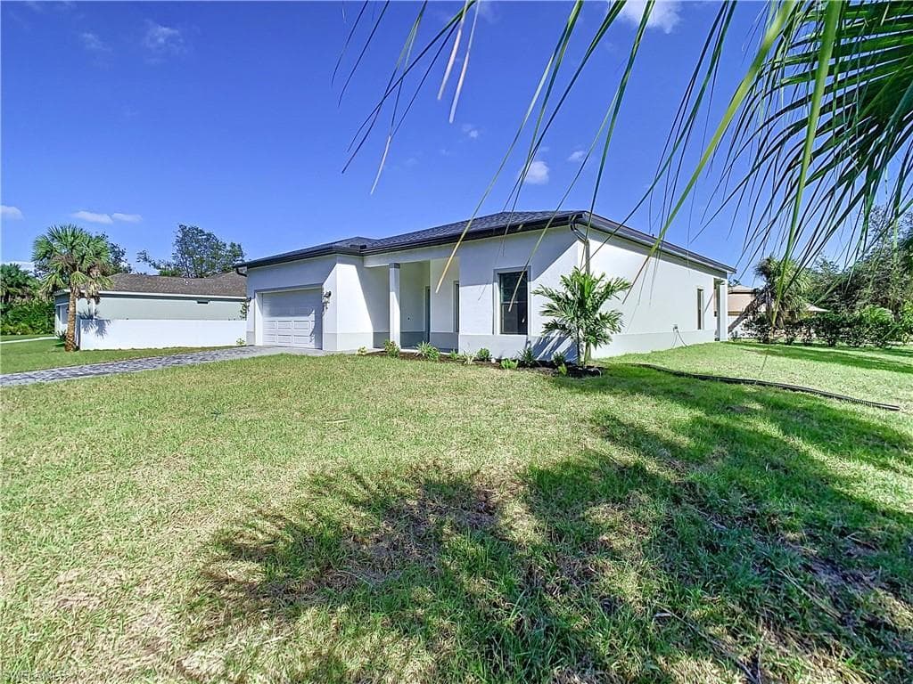 302 Wells AVE LEHIGH ACRES, FL 33936