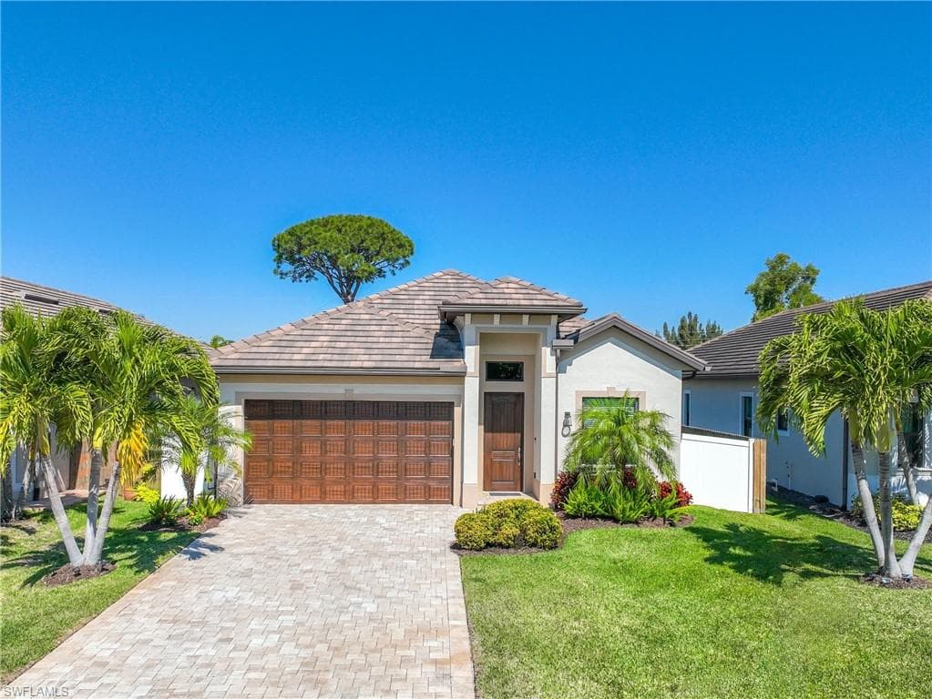 745 109th AVE N NAPLES, FL 34108