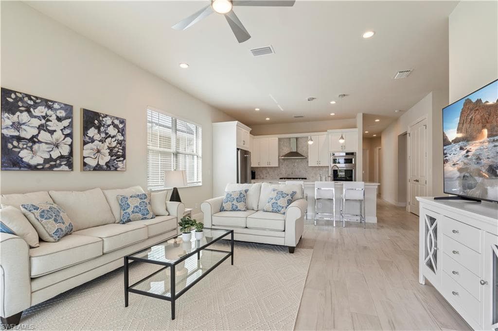 9158 Cayman DR NAPLES, FL 34114