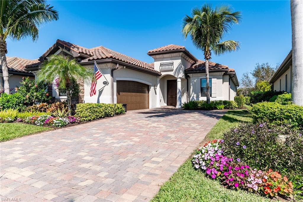 2930 Aviamar CIR NAPLES, FL 34114
