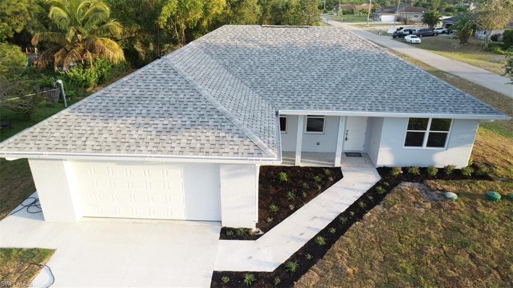 702 Manhattan ST E LEHIGH ACRES, FL 33974