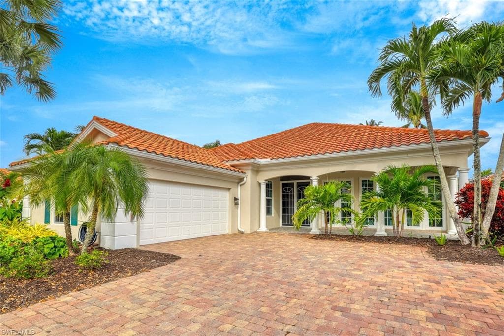 2885 Hatteras WAY NAPLES, FL 34119
