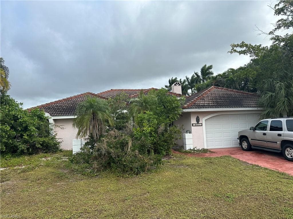 905 Dolphin DR CAPE CORAL, FL 33904