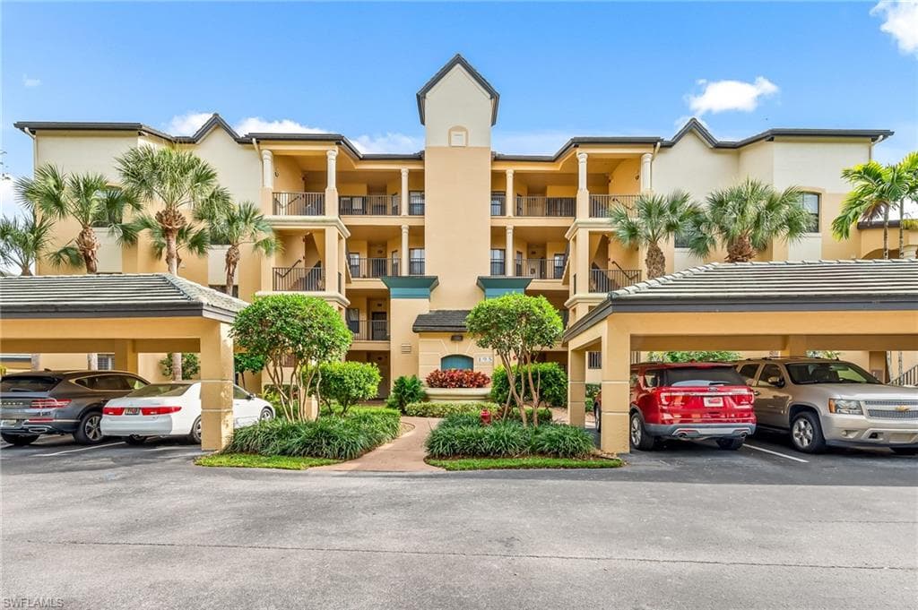 195 Vintage CIR E105 NAPLES, FL 34119