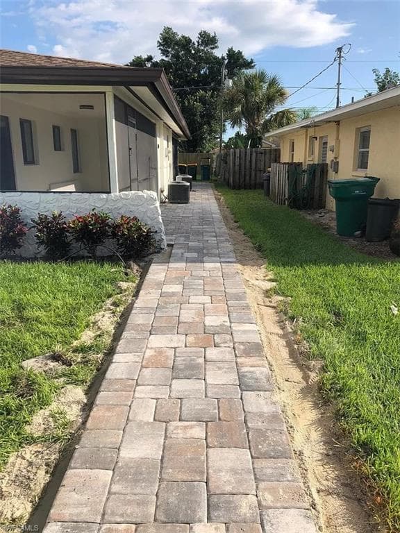 682 108th AVE N NAPLES, FL 34108