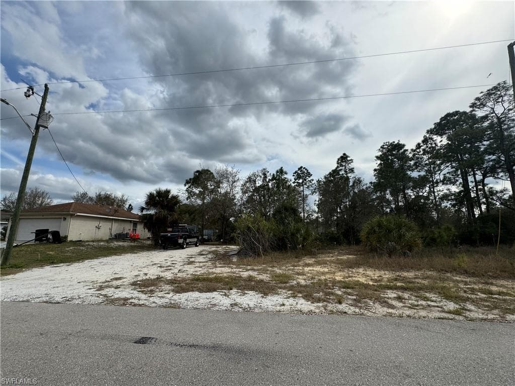 2523 53rd ST W LEHIGH ACRES, FL 33971