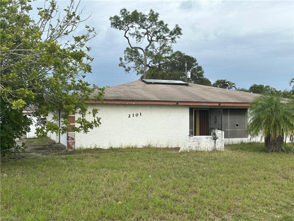 2101 Ephraim AVE FORT MYERS, FL 33907