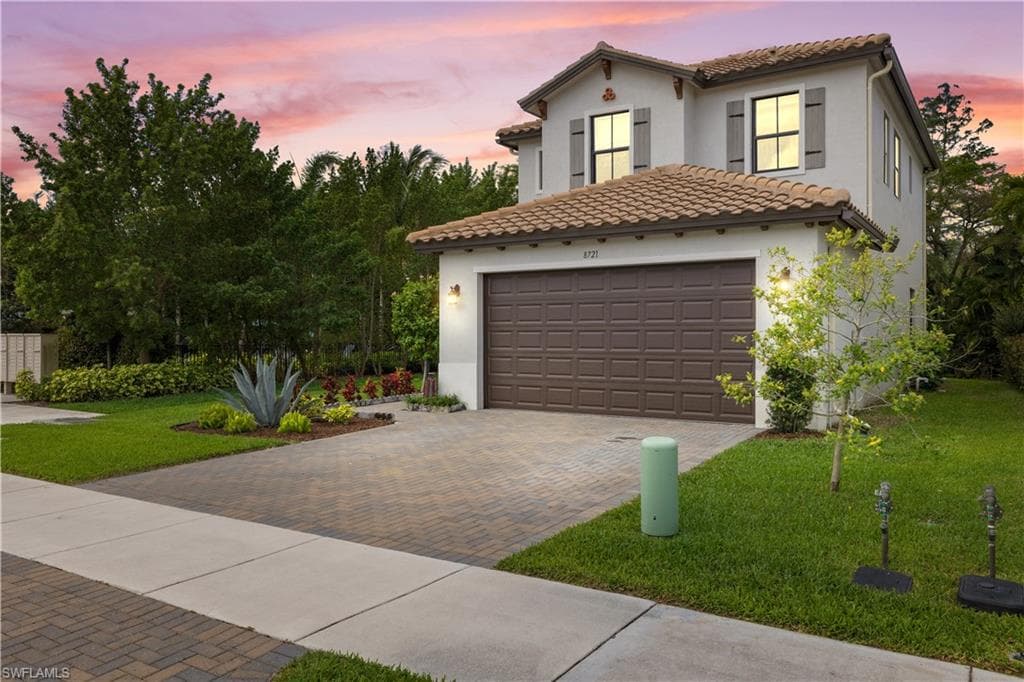 8721 Madrid CIR NAPLES, FL 34104