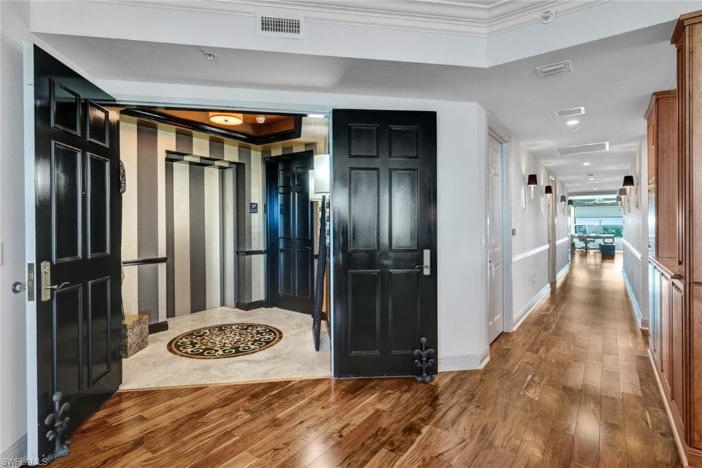 285 GRANDE WAY 903 NAPLES, FL 34110