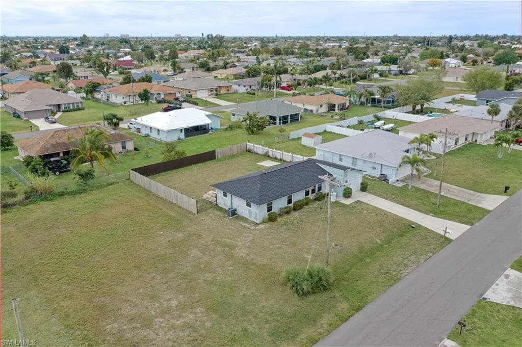 320 SE 26th TER CAPE CORAL, FL 33904