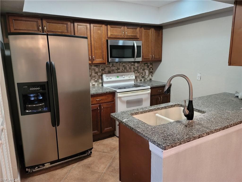 17373 E Carnegie CIR FORT MYERS, FL 33967