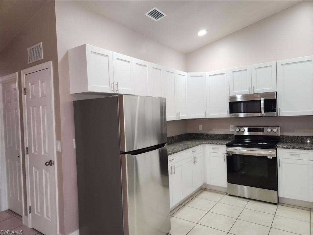 2220 NE 8th PL CAPE CORAL, FL 33909