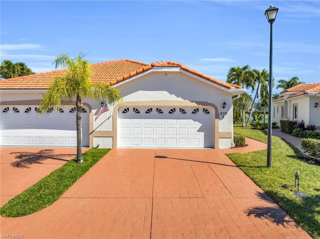 532 Joseph CT 7002 NAPLES, FL 34104