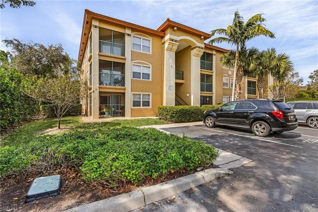 8851 Colonnades CT W 134 BONITA SPRINGS, FL 34135