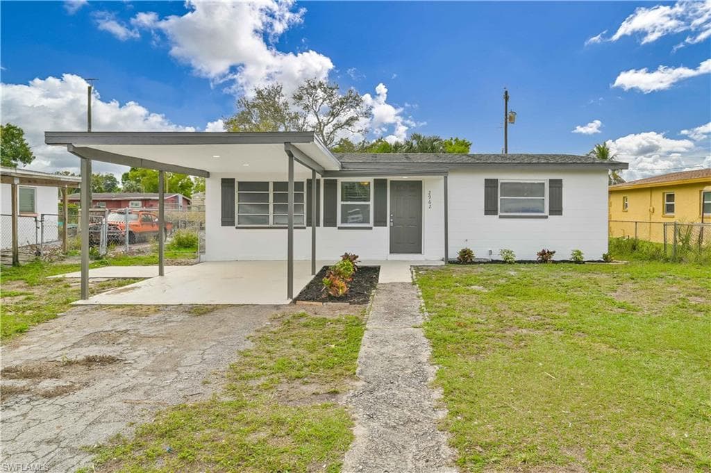 2962 Market ST FORT MYERS, FL 33916