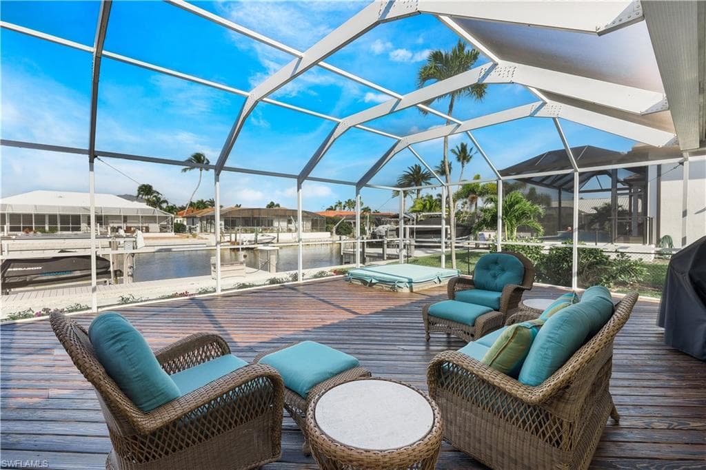 821 Apple CT MARCO ISLAND, FL 34145