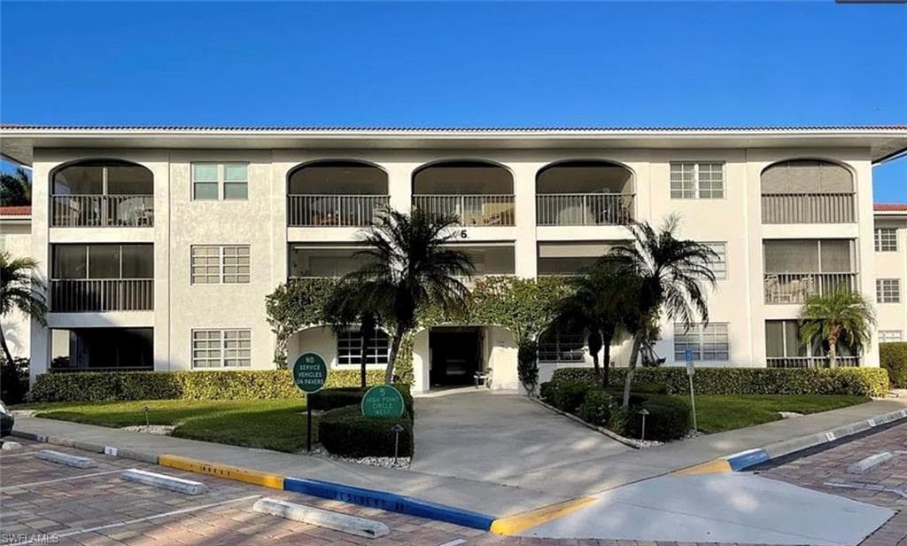 5 High Point CIR W 208 NAPLES, FL 34103