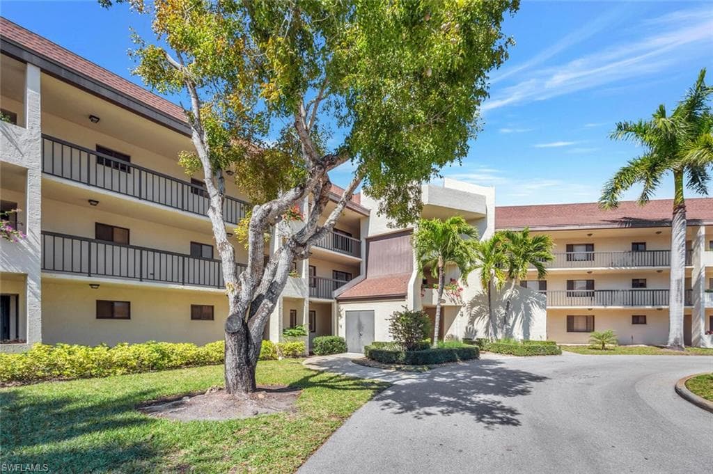 413 Augusta BLVD 103 NAPLES, FL 34113