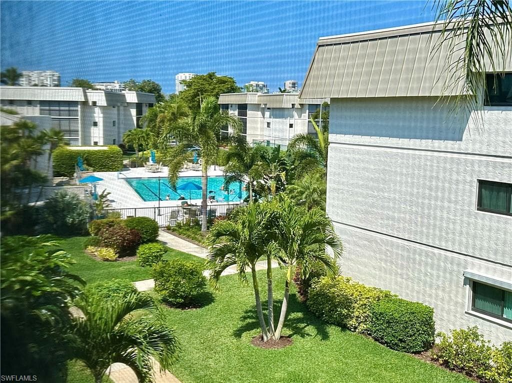788 Park Shore DR B31 NAPLES, FL 34103