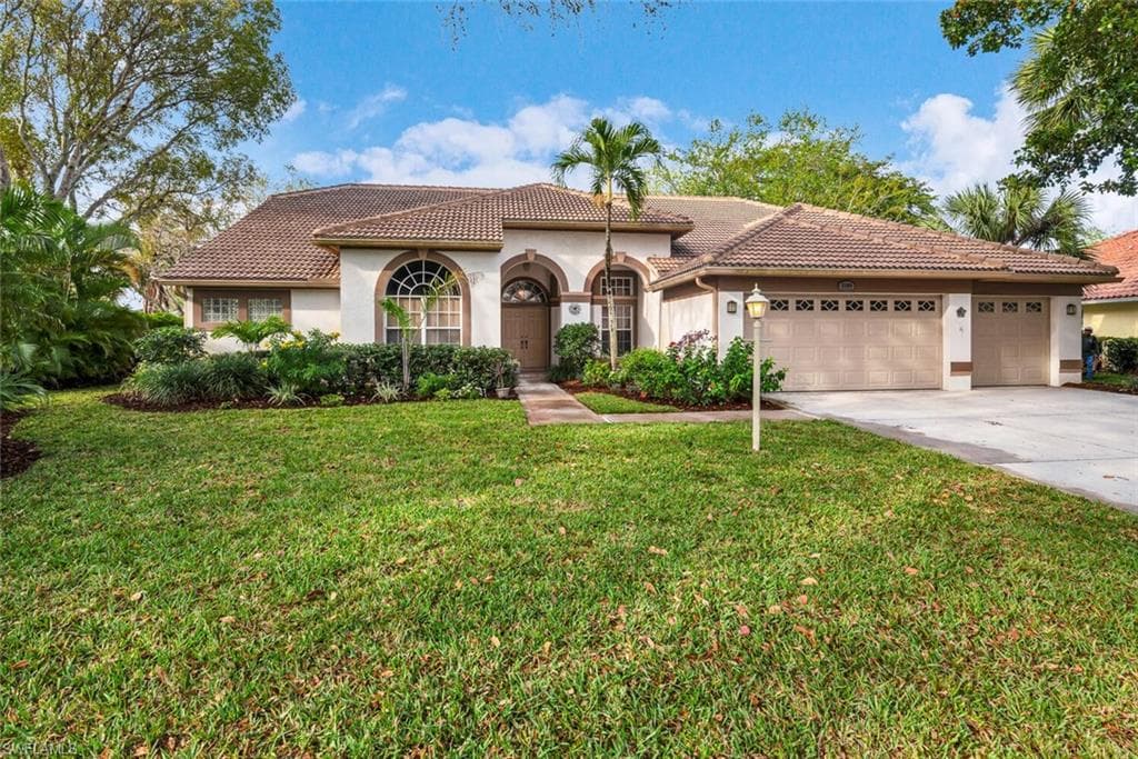2109 Mission DR NAPLES, FL 34109