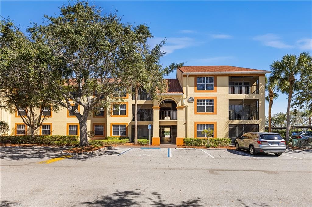 7915 Preserve CIR 214 NAPLES, FL 34119