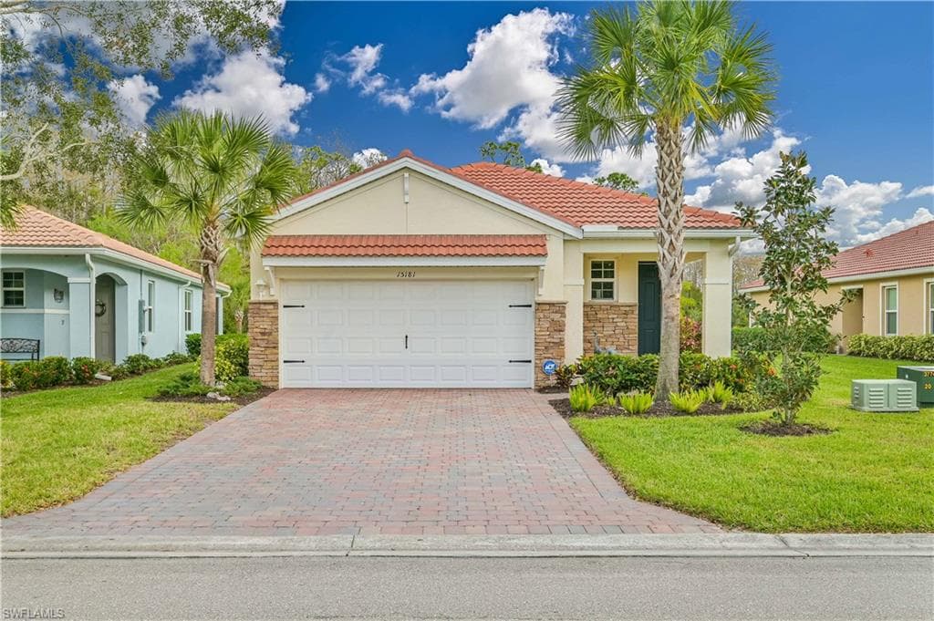 15181 Ligustrum LN ALVA, FL 33920