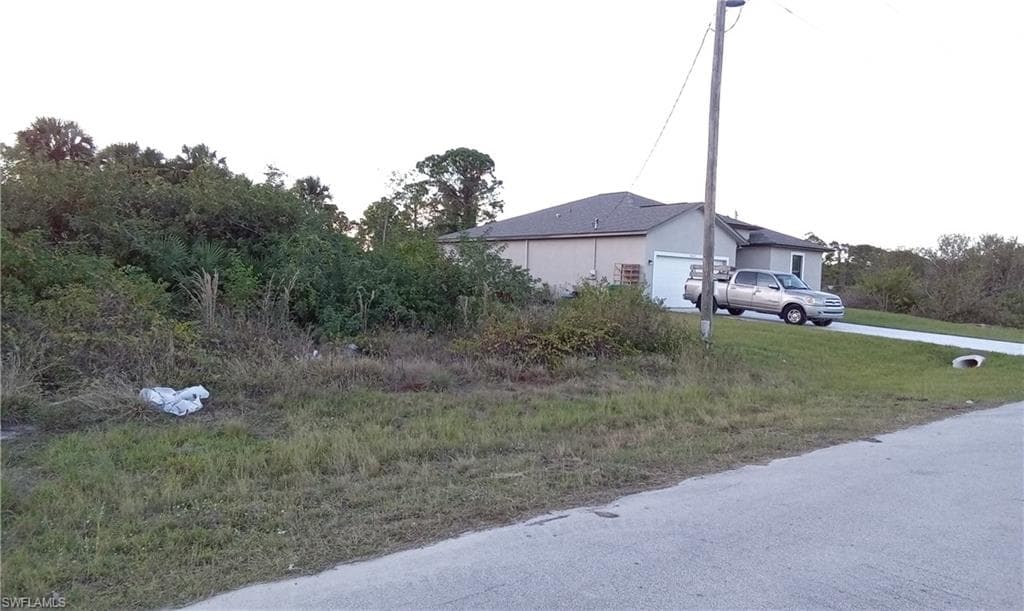 8005 BUTTERCUP CIR LABELLE, FL 33935