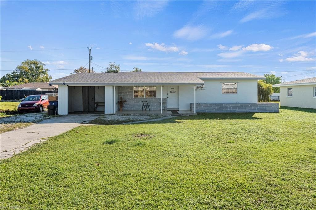1392 Pine AVE NORTH FORT MYERS, FL 33917