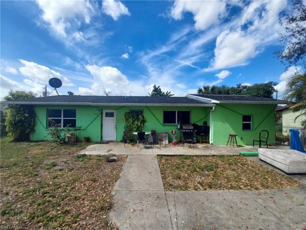 2570 Charleston Park DR ALVA, FL 33920