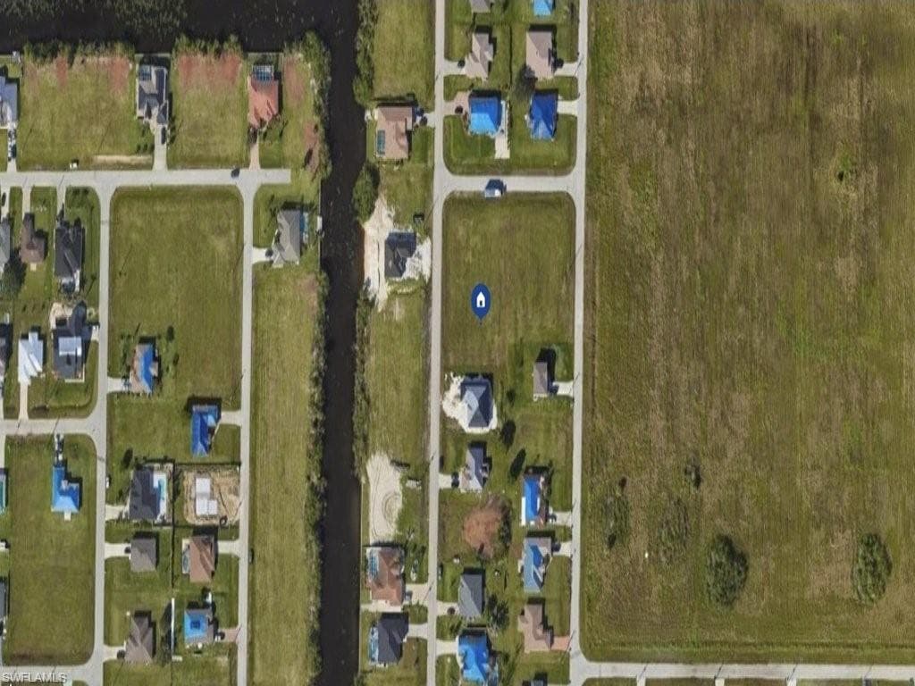 1021 12th AVE CAPE CORAL, FL 33993