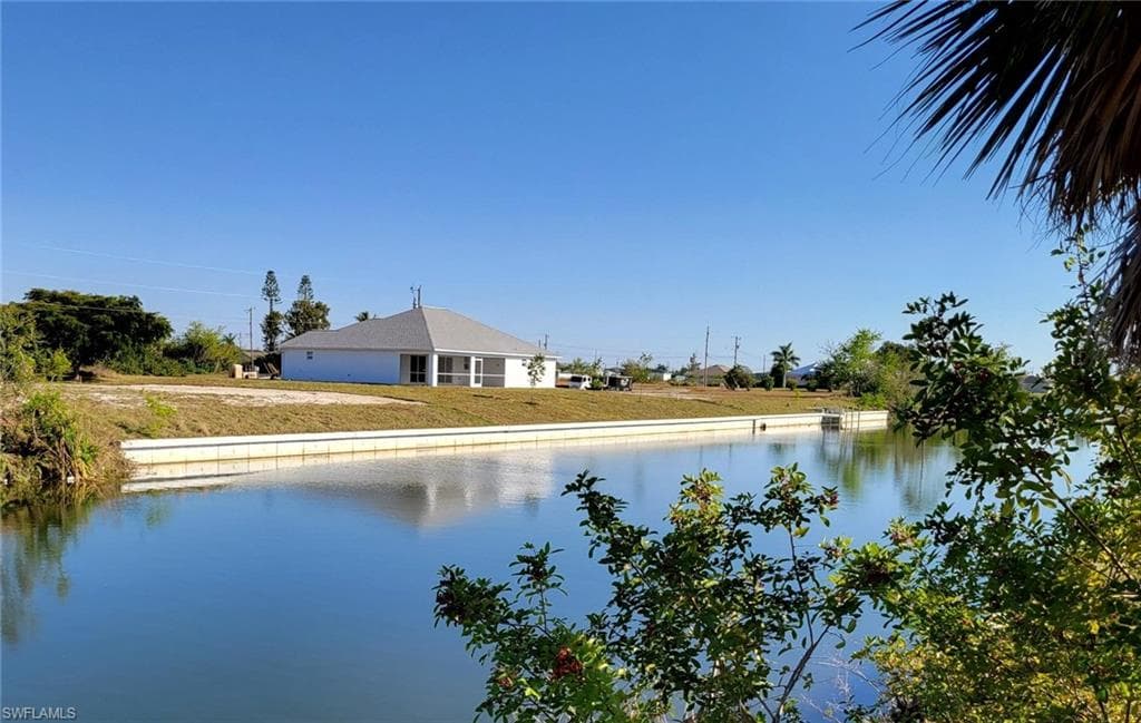 2101 NE 1st AVE CAPE CORAL, FL 33909