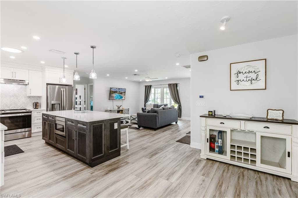 768 Sea CT MARCO ISLAND, FL 34145