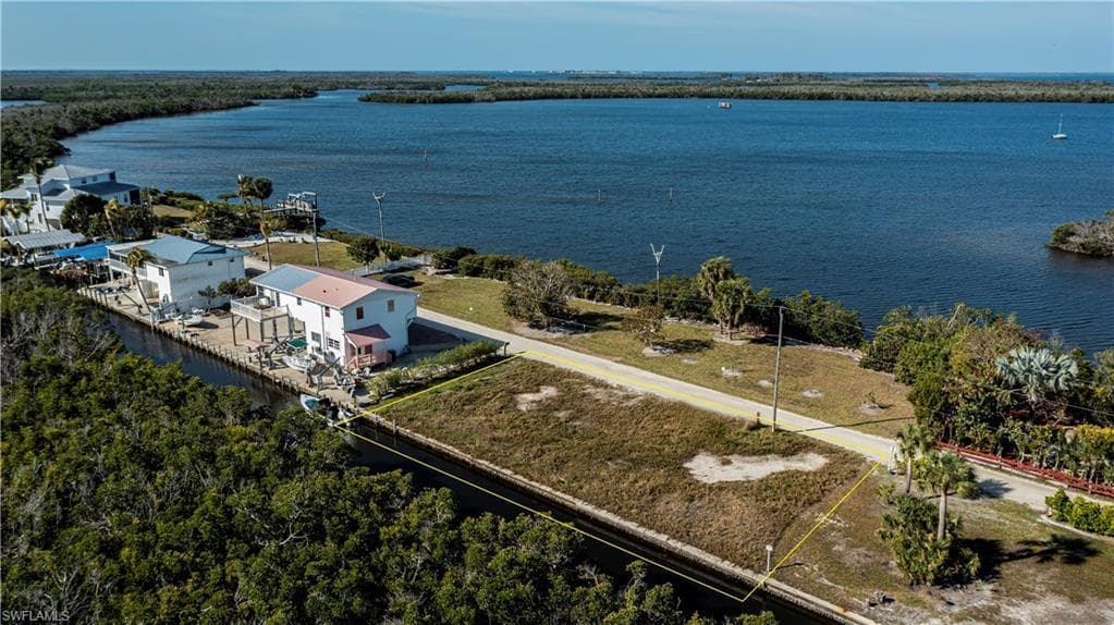 8153 Moyer LN BOKEELIA, FL 33922