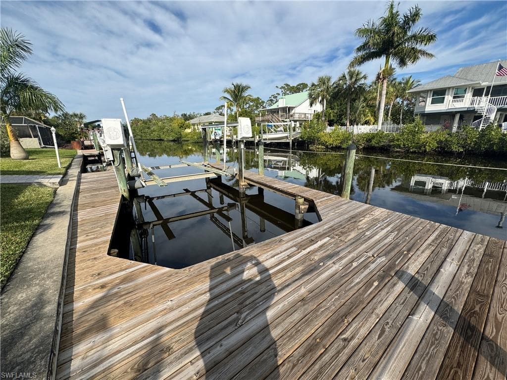 355 Anchor WAY NORTH FORT MYERS, FL 33903