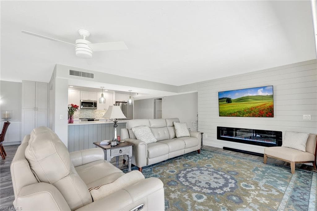 6300 Cougar RUN 101 FORT MYERS, FL 33908