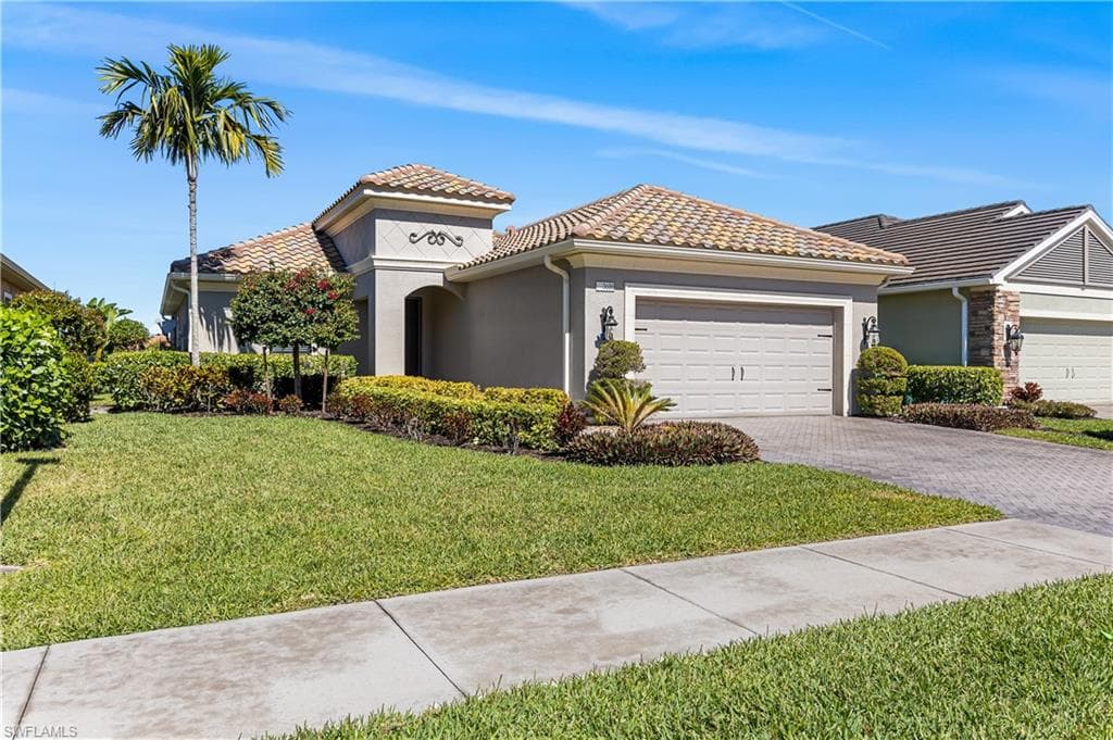 3688 Canopy CIR NAPLES, FL 34120