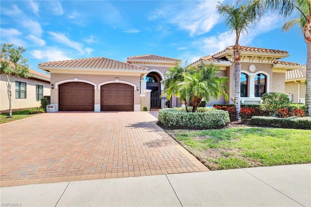 2708 Crystal WAY NAPLES, FL 34119
