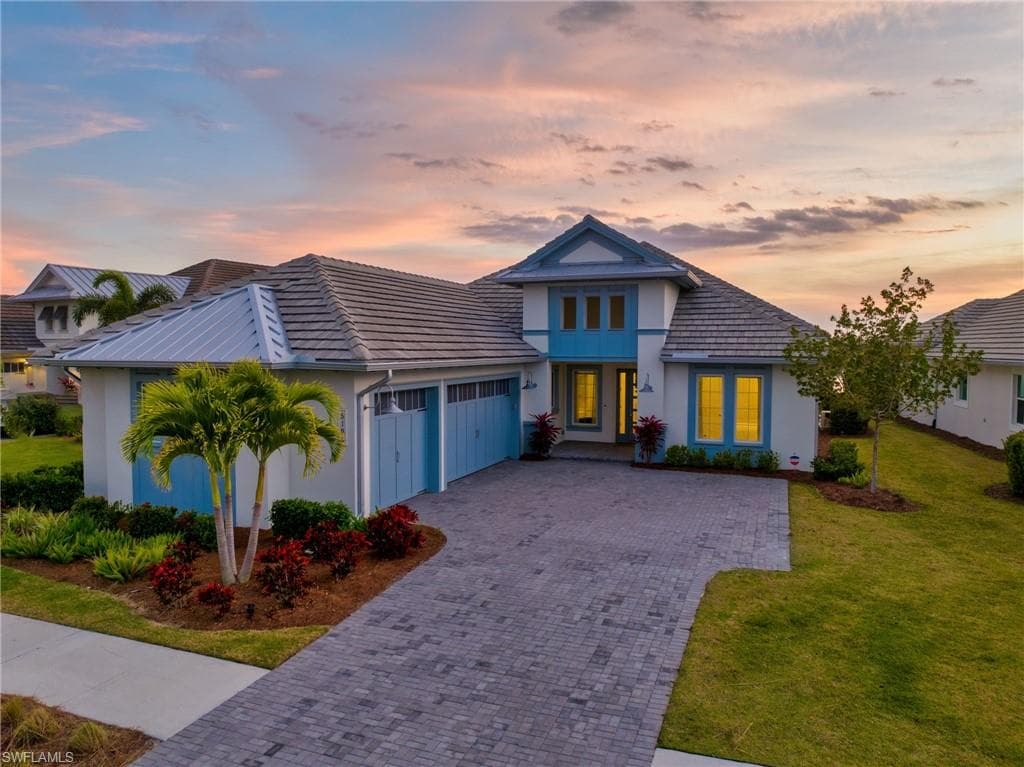 6196 Megans Bay DR NAPLES, FL 34113