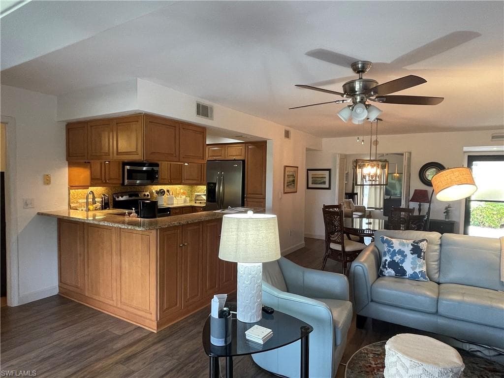 5765 Trailwinds DR 114 FORT MYERS, FL 33907