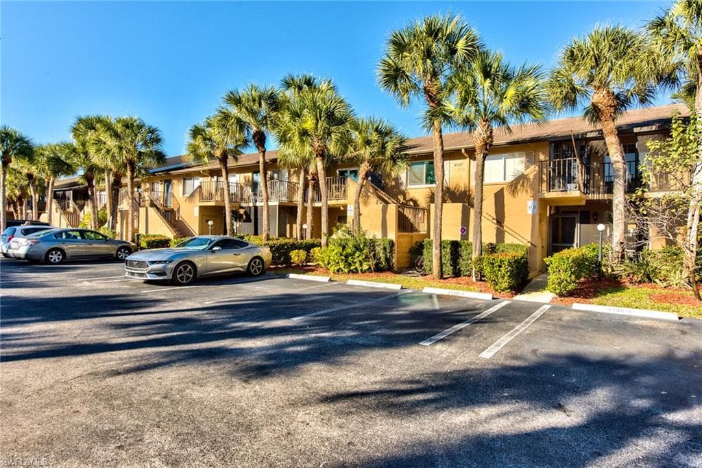 4130 Looking Glass LN 3801 NAPLES, FL 34112