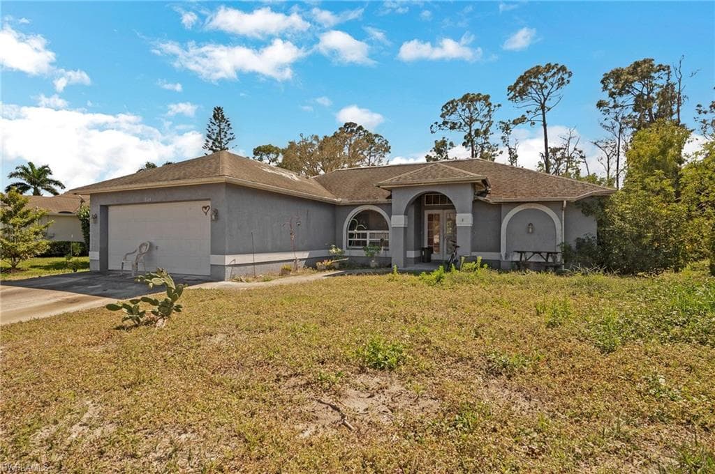 8184 Cypress DR N FORT MYERS, FL 33967